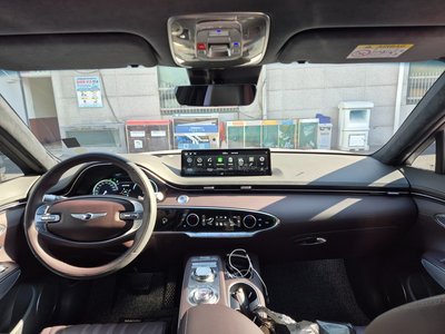 صورة 6 لـ 2023 Genesis GV70
