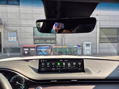 صورة 4 لـ 2023 Genesis GV70