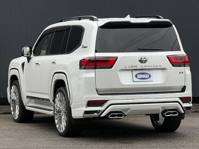 TOYOTA LAND CRUISER 300 - 7