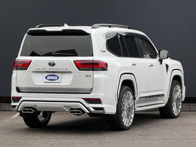 TOYOTA LAND CRUISER 300 - 9