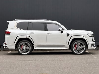 TOYOTA LAND CRUISER 300 - 6