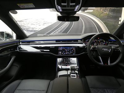 صورة 2 لـ 2025 AUDI S8