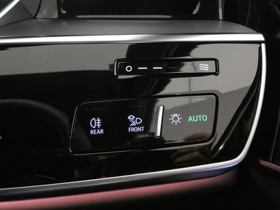 صورة مصغرة 16 لـ 2025 AUDI S8