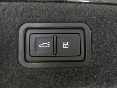 صورة مصغرة 105 لـ 2025 AUDI S8