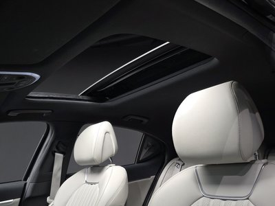 2021 Genesis THE NEW G70 — миниатюра 19