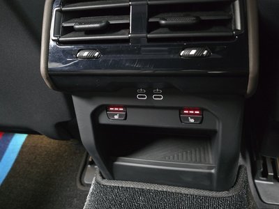 صورة مصغرة 29 لـ 2025 BMW 5 SERIES