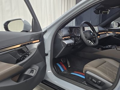 صورة مصغرة 13 لـ 2025 BMW 5 SERIES