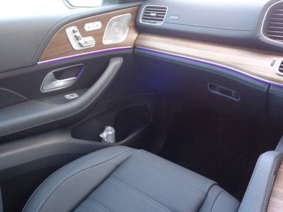 2025 Mercedes-BENZ GLS — миниатюра 36
