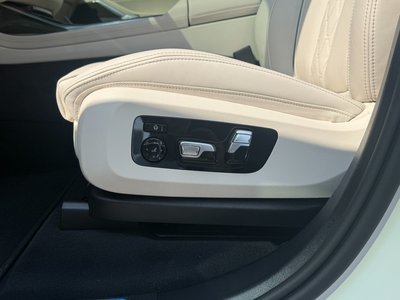 2026 BMW X7 thumbnail 12