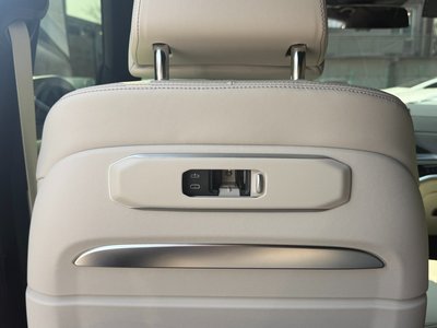 2026 BMW X7 thumbnail 14