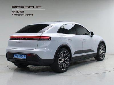 PORSCHE MACAN - 4