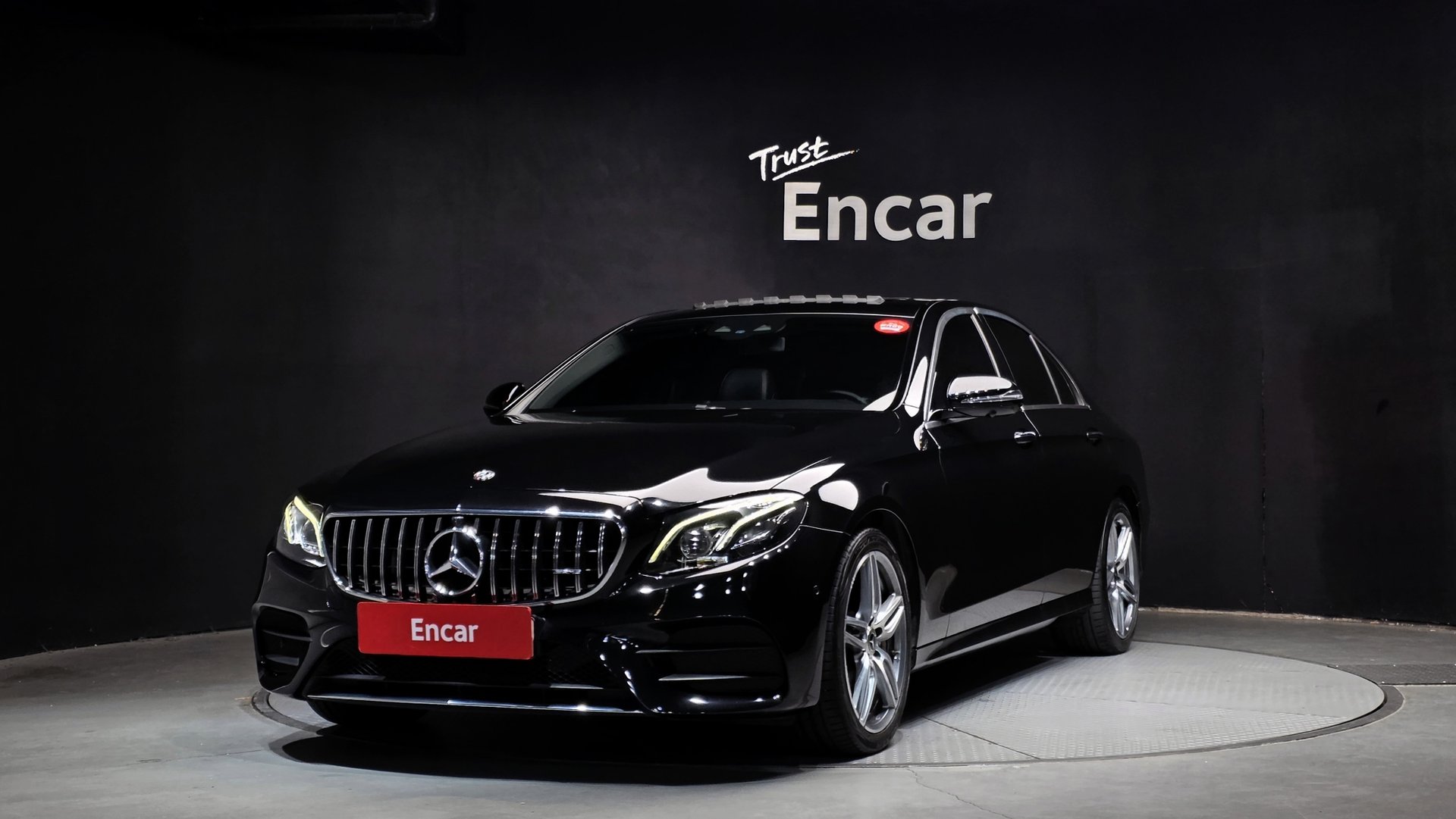 MERCEDES-BENZ E-CLASS - View 1