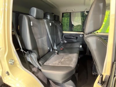 TOYOTA LAND CRUISER 70 - 9