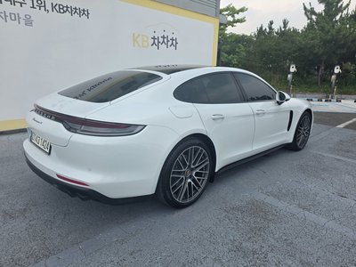 2021 Porsche PANAMERA 照片 3