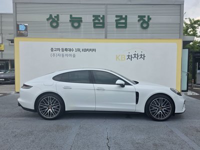 2021 Porsche PANAMERA 照片 2