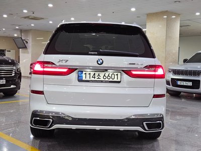 2021 BMW X7 photo 2