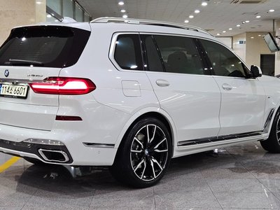 2021 BMW X7 photo 3