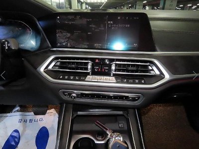2022 BMW X7 thumbnail 11