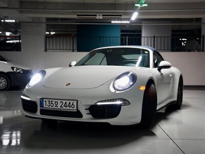 PORSCHE 911