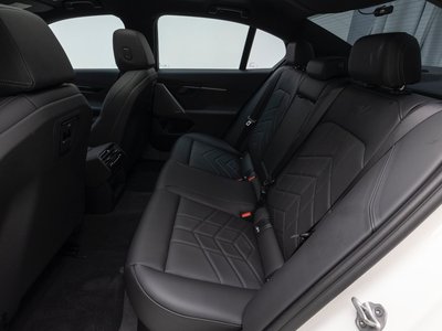 2025 BMW 5 SERIES — миниатюра 18