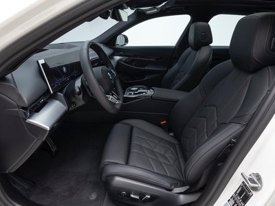 2025 BMW 5 SERIES — фото 10