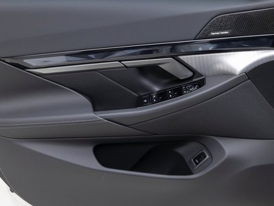 2025 BMW 5 SERIES — миниатюра 11