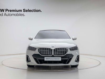 2025 BMW 5 SERIES — фото 2