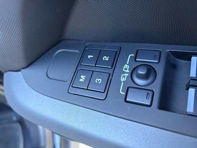 LAND ROVER DEFENDER - 10