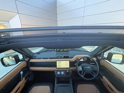 LAND ROVER DEFENDER - 8