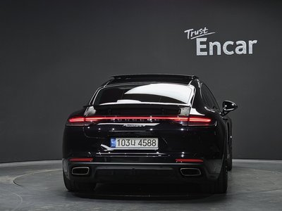 PORSCHE PANAMERA - 3