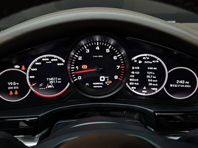 PORSCHE PANAMERA - 8