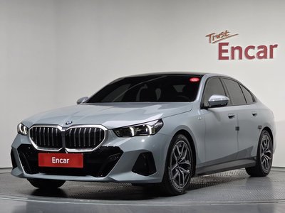 BMW 5 SERIES - 1