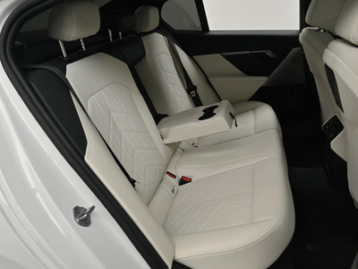 2025 BMW 5 SERIES 缩略图 12
