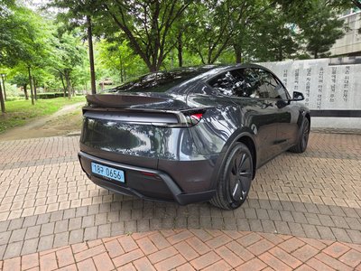 TESLA MODEL Y - 5