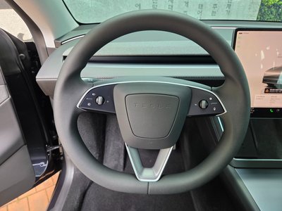 TESLA MODEL Y - 10