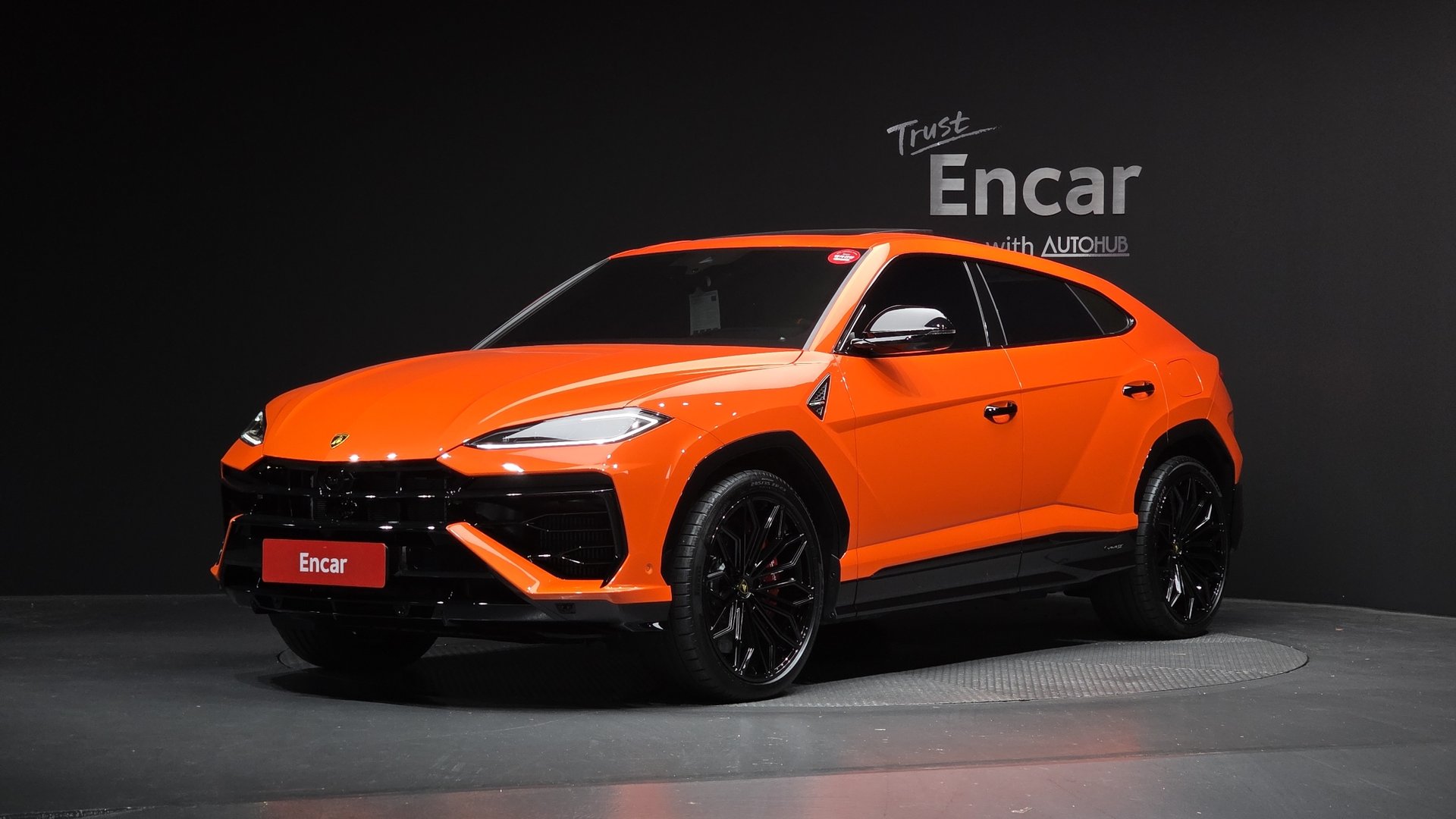 LAMBORGHINI URUS - View 1