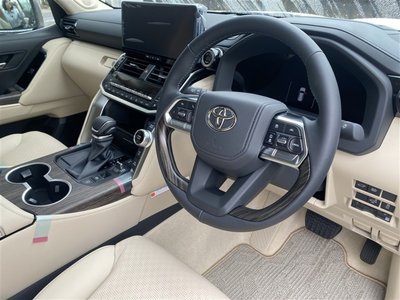 2026 Toyota LAND CRUISER 300 — миниатюра 11