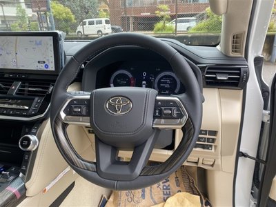 2026 Toyota LAND CRUISER 300 — фото 10