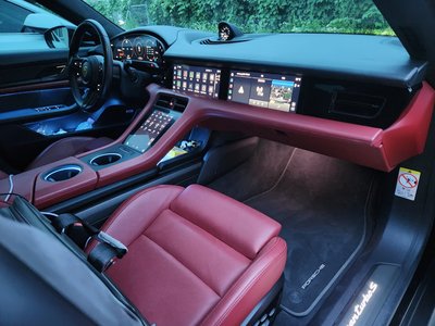 2022 Porsche TAYCAN 照片 9