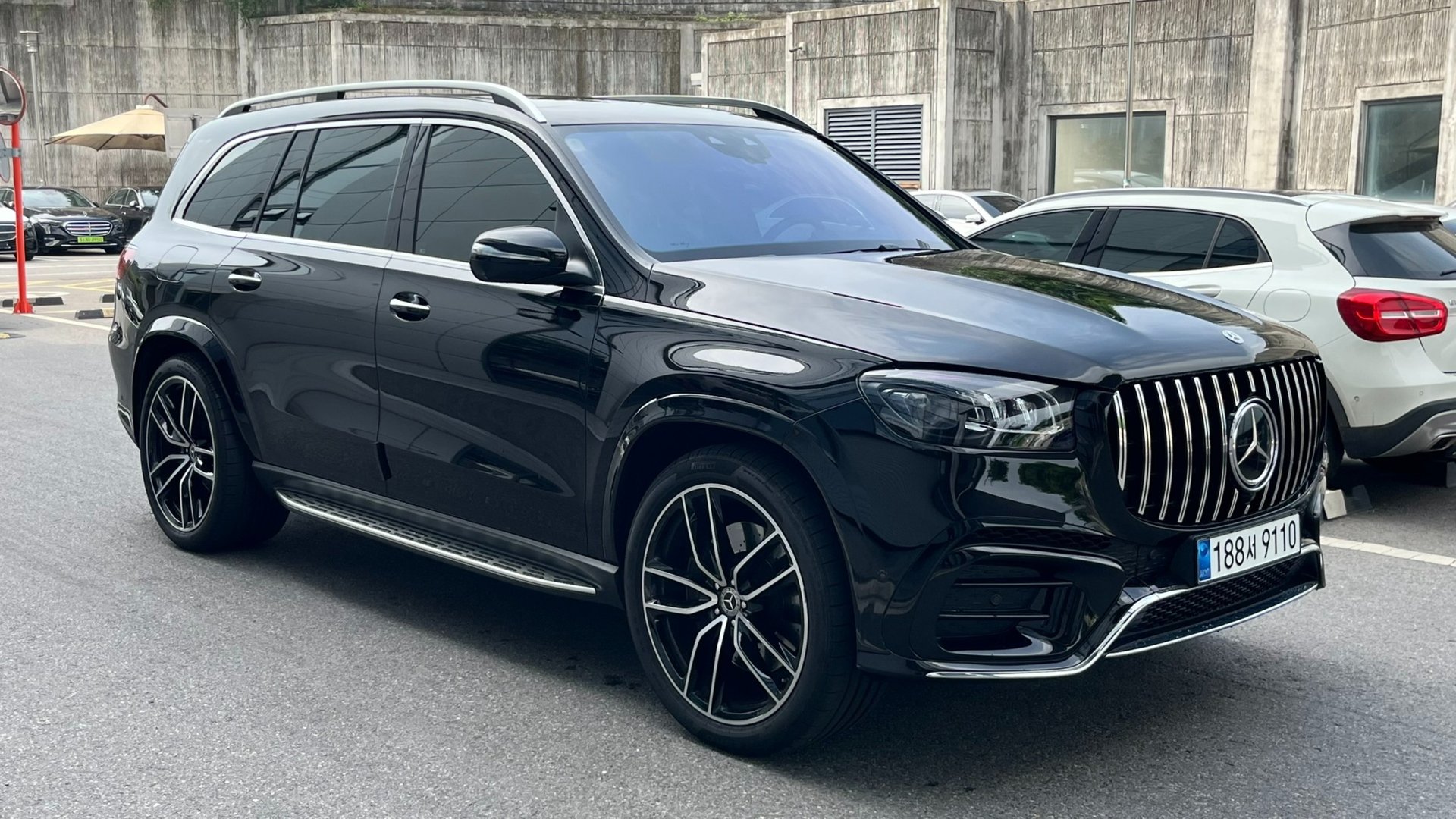 MERCEDES-BENZ GLS - View 1