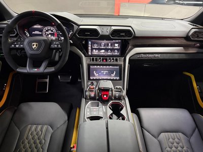 LAMBORGHINI URUS - 4