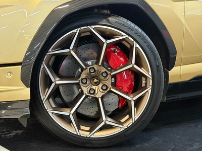 LAMBORGHINI URUS - 7