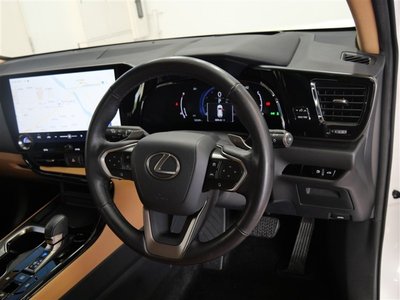صورة 6 لـ 2023 Lexus NX