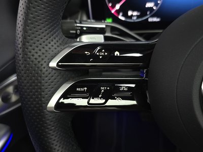 2025 Mercedes-BENZ GLC — миниатюра 21
