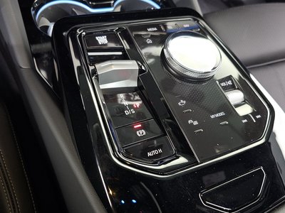2025 BMW 5 SERIES — миниатюра 12