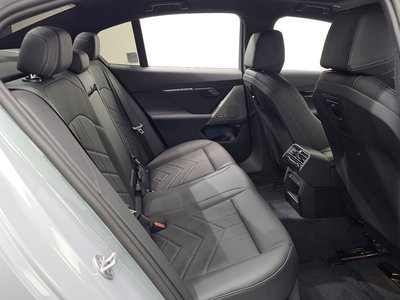 2025 BMW 5 SERIES — миниатюра 18
