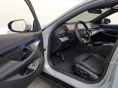 2025 BMW 5 SERIES — миниатюра 13