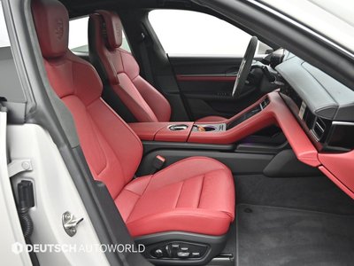 صورة 10 لـ 2022 Porsche TAYCAN