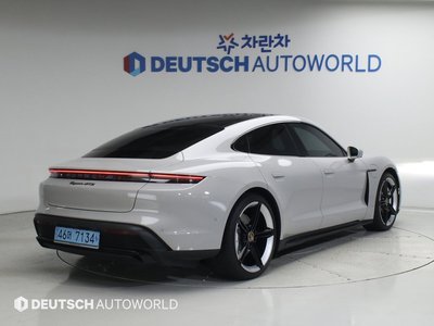 صورة 5 لـ 2022 Porsche TAYCAN