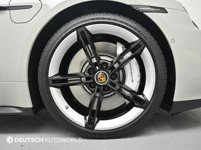 صورة 6 لـ 2022 Porsche TAYCAN